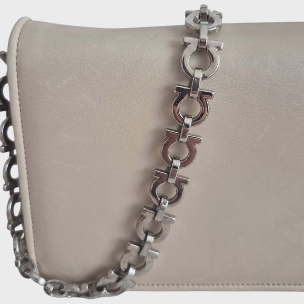Salvatore Ferragamo Cream Leather Shoulder Bag - Picture 13 of 16